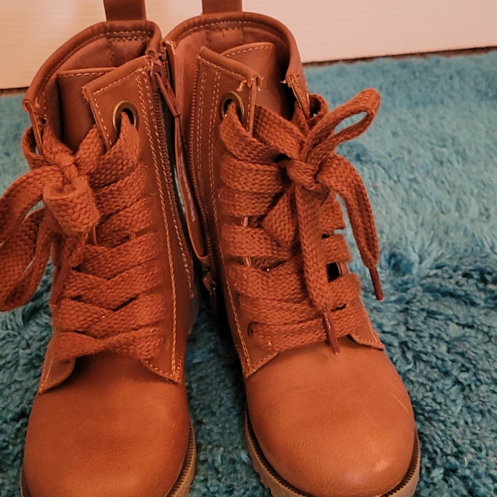Combat boots